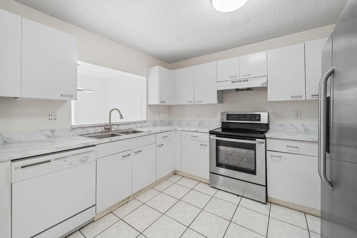 PINE GLEN AT ABBEY PARK 1 - Residential