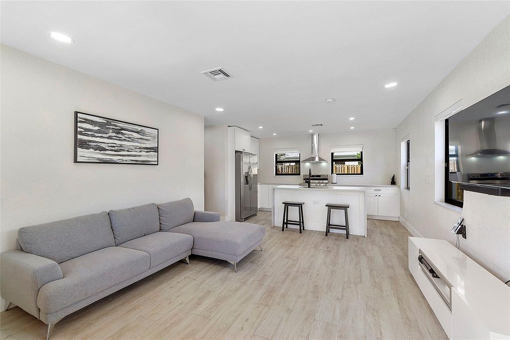 Photo of 513 NW 17th Avenue, Fort Lauderdale, FL 33311 (MLS # B26021352)
