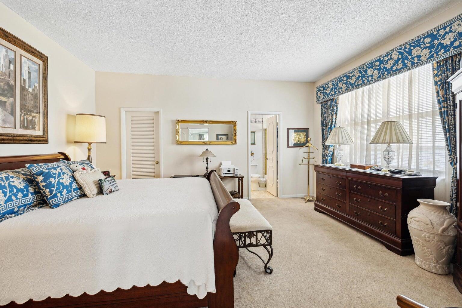 LA PALMA CONDO - Residential