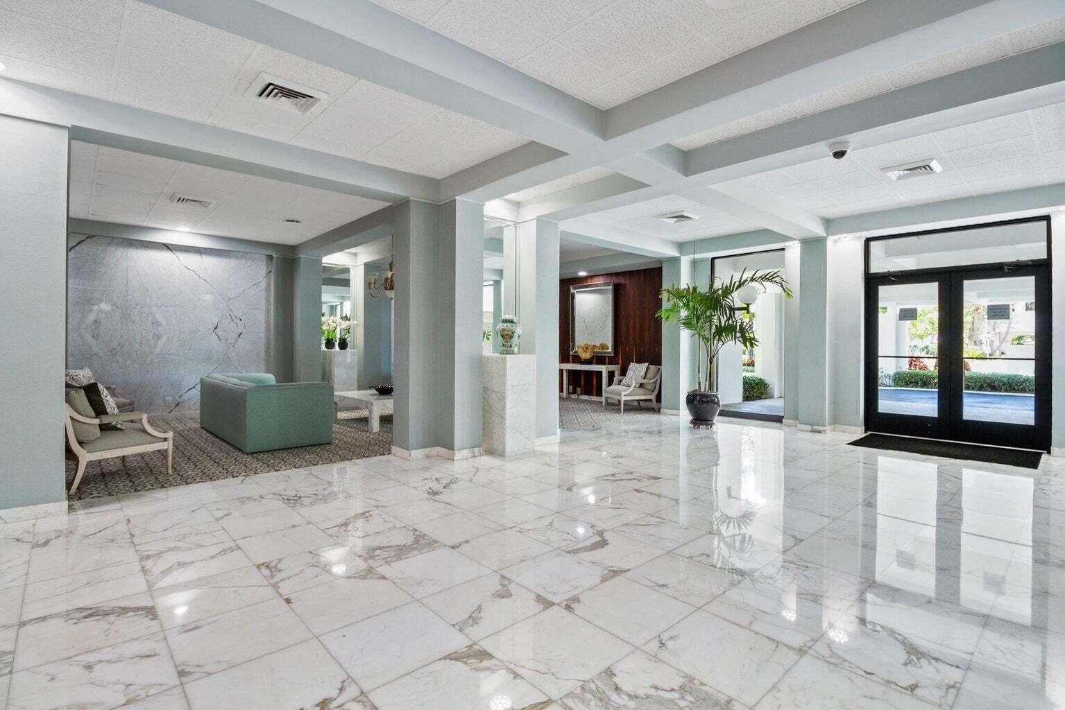 LA PALMA CONDO - Residential