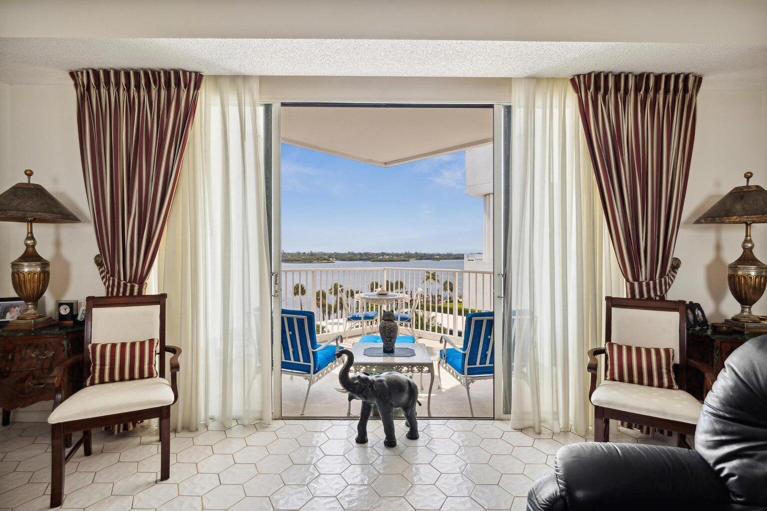 LA PALMA CONDO - Residential