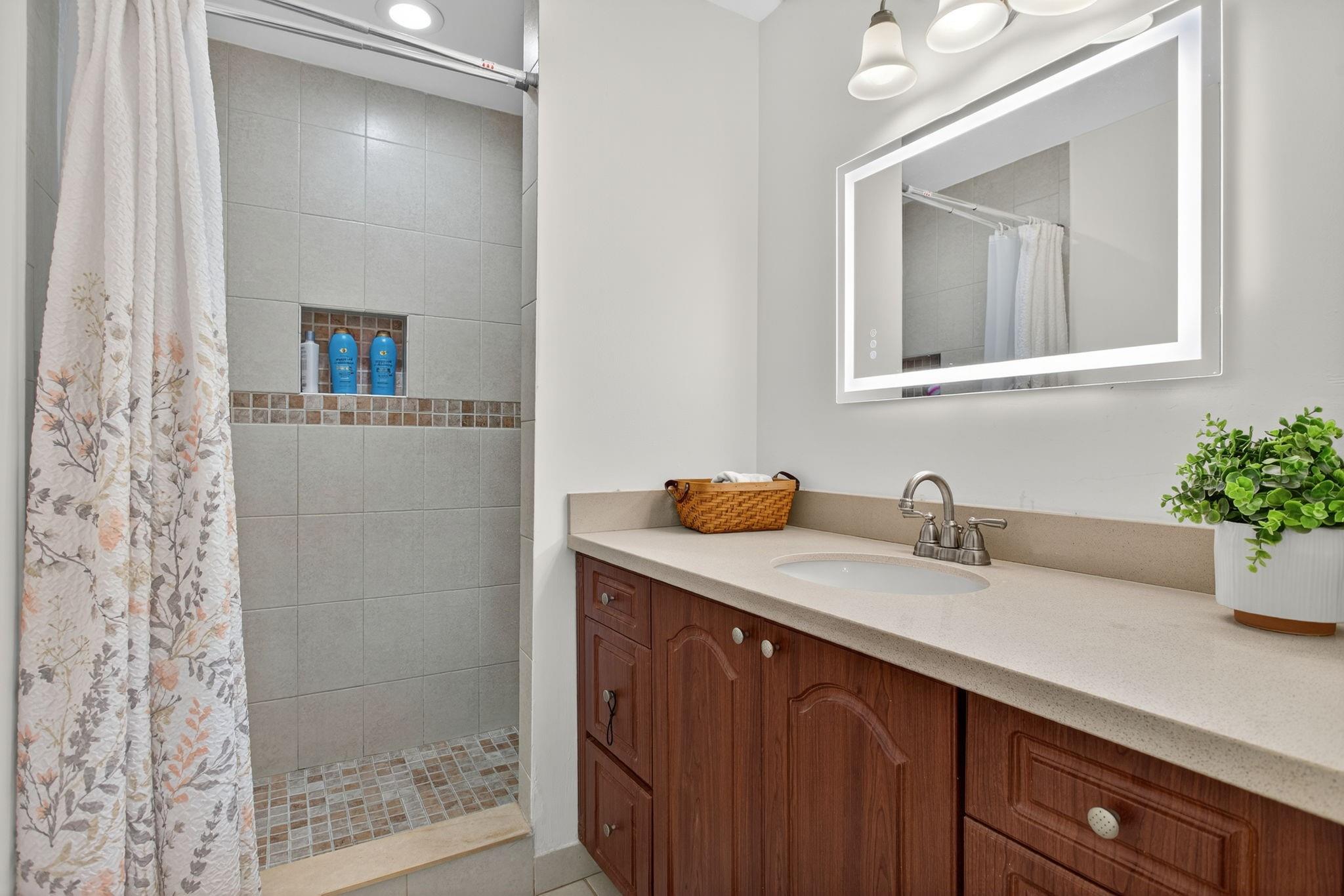 PLAYERS PLACE - Residential