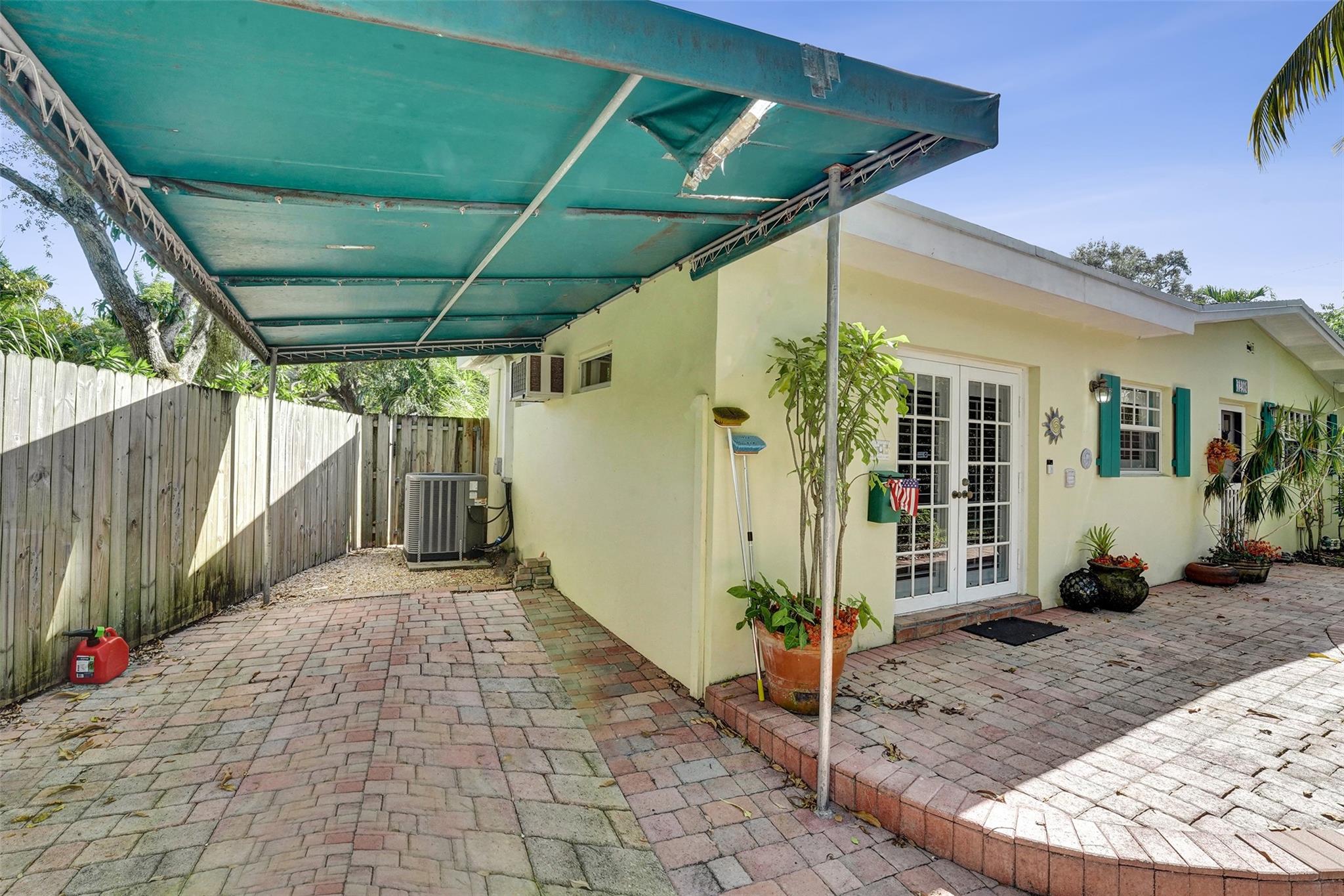 Lauderdale Harbors - Residential