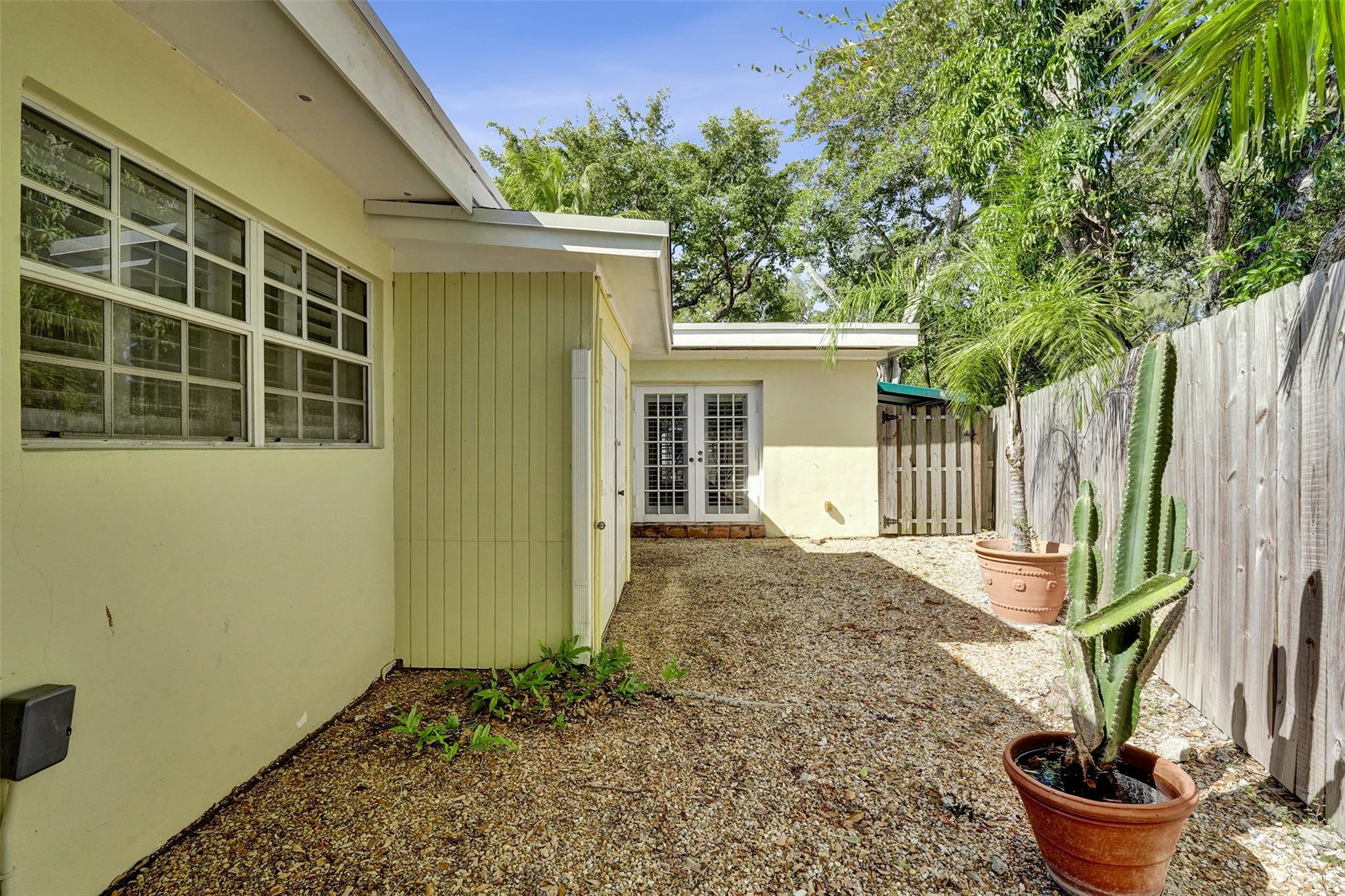 Lauderdale Harbors - Residential