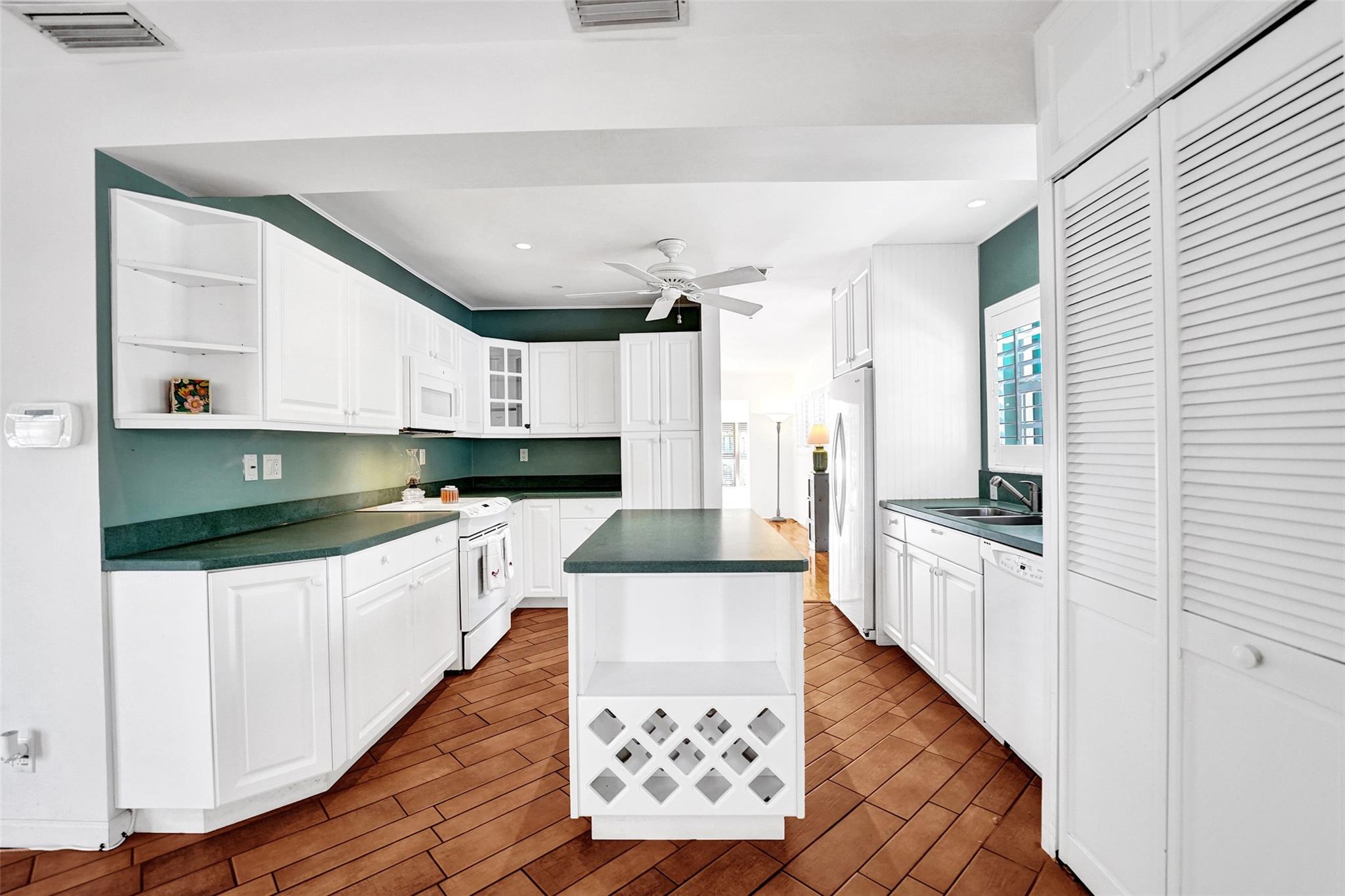 Lauderdale Harbors - Residential