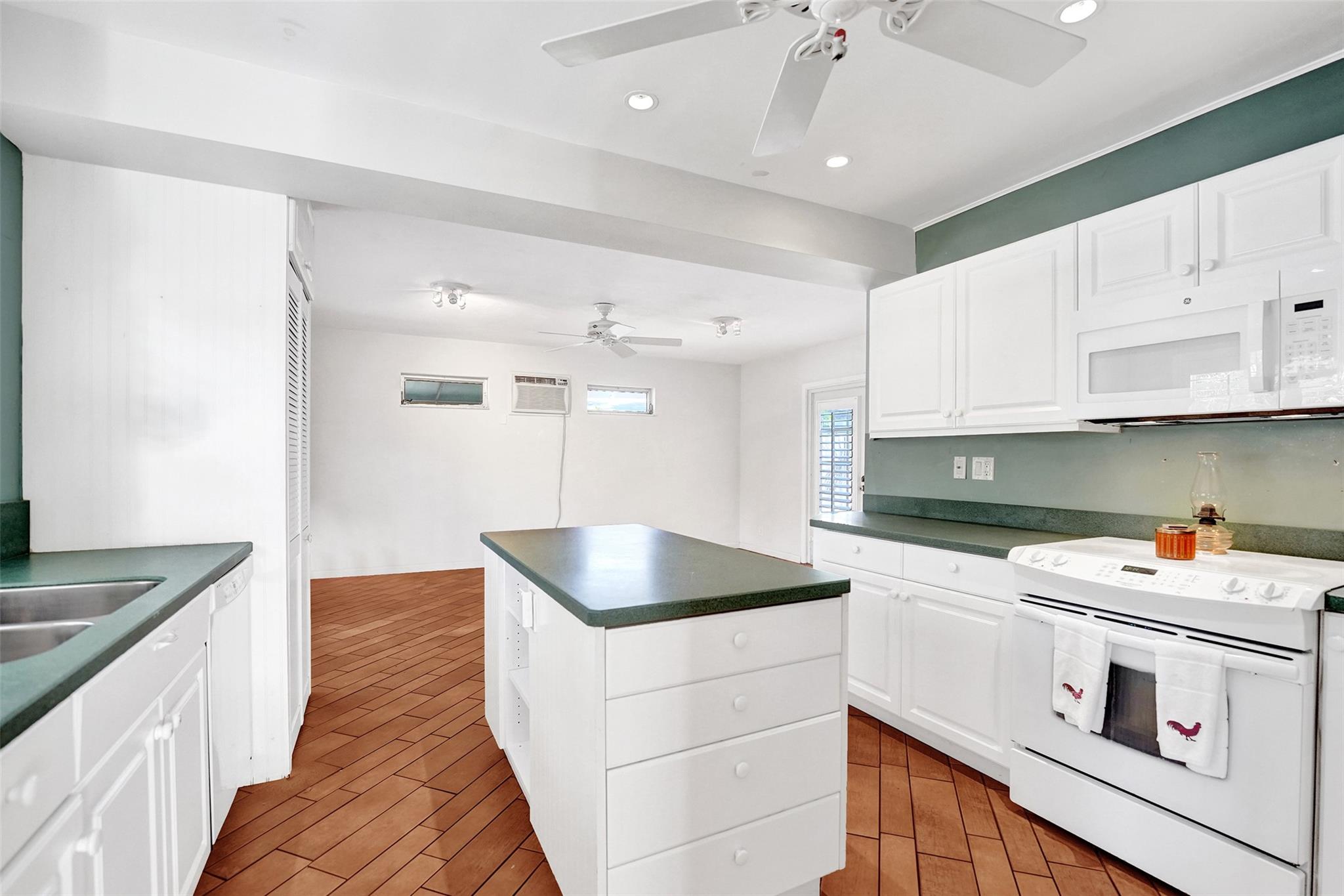 Lauderdale Harbors - Residential