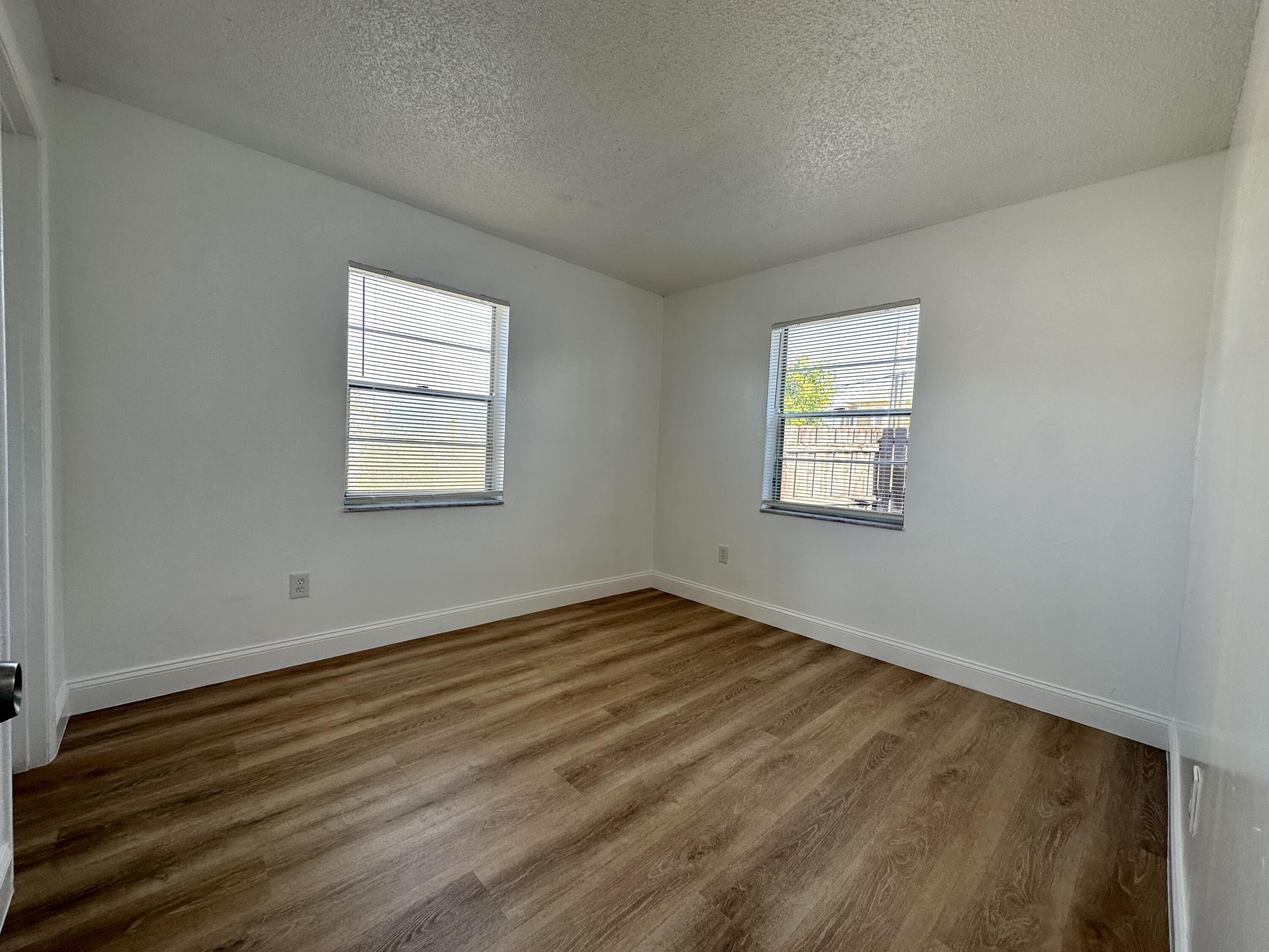 PALM BEACH FARMS CO 7 - Residential Lease