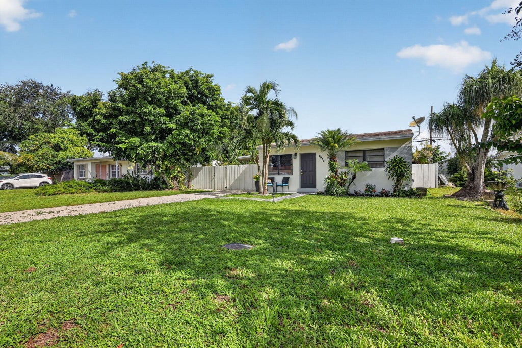 Photo of 6533 SW 19TH Street, Miramar, FL 33023 (MLS # B26069197)