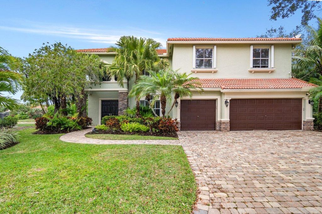 Photo of 257 Spoonbill Lane N, Jupiter, FL 33458 (MLS # R11130532)
