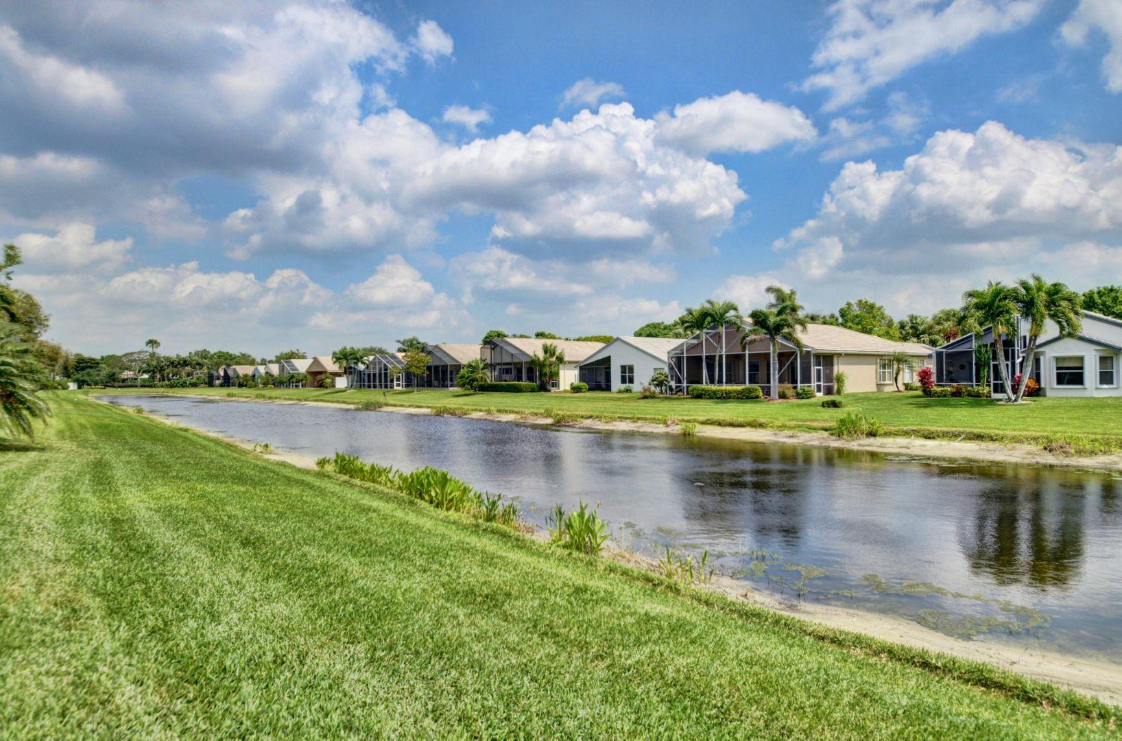 VALENCIA LAKES - Residential