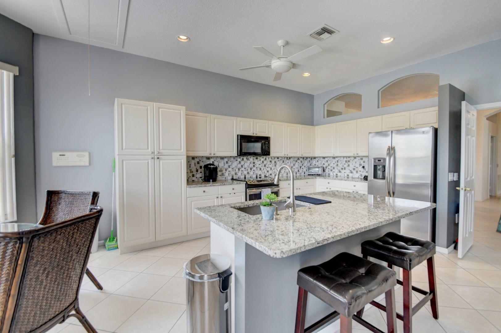 VALENCIA LAKES - Residential