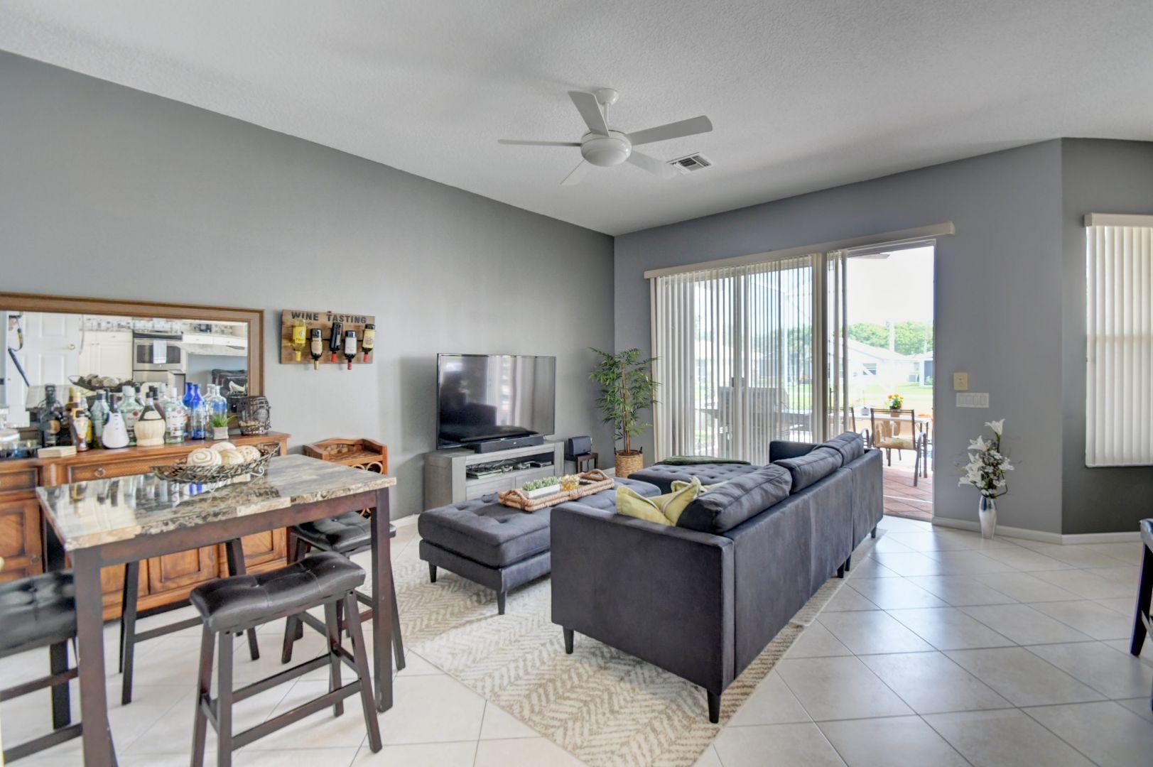 VALENCIA LAKES - Residential