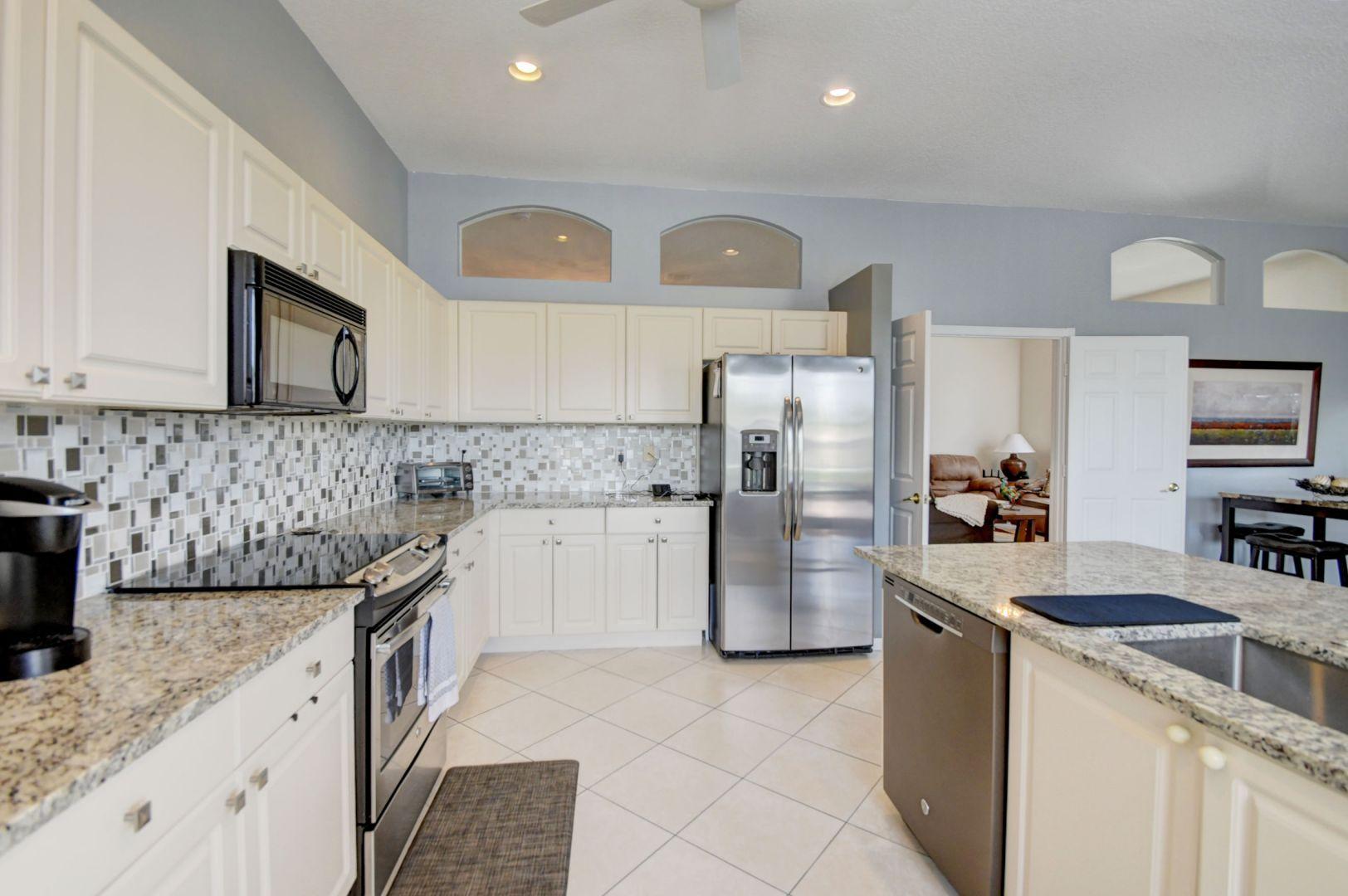 VALENCIA LAKES - Residential