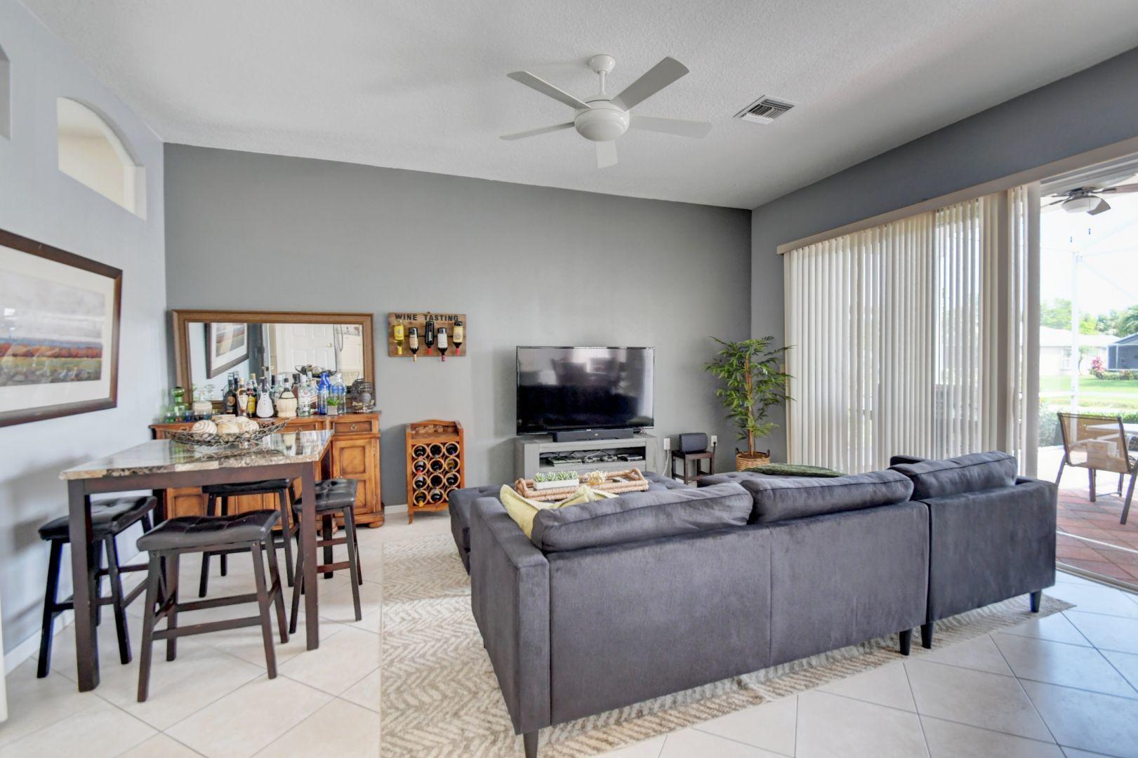 VALENCIA LAKES - Residential