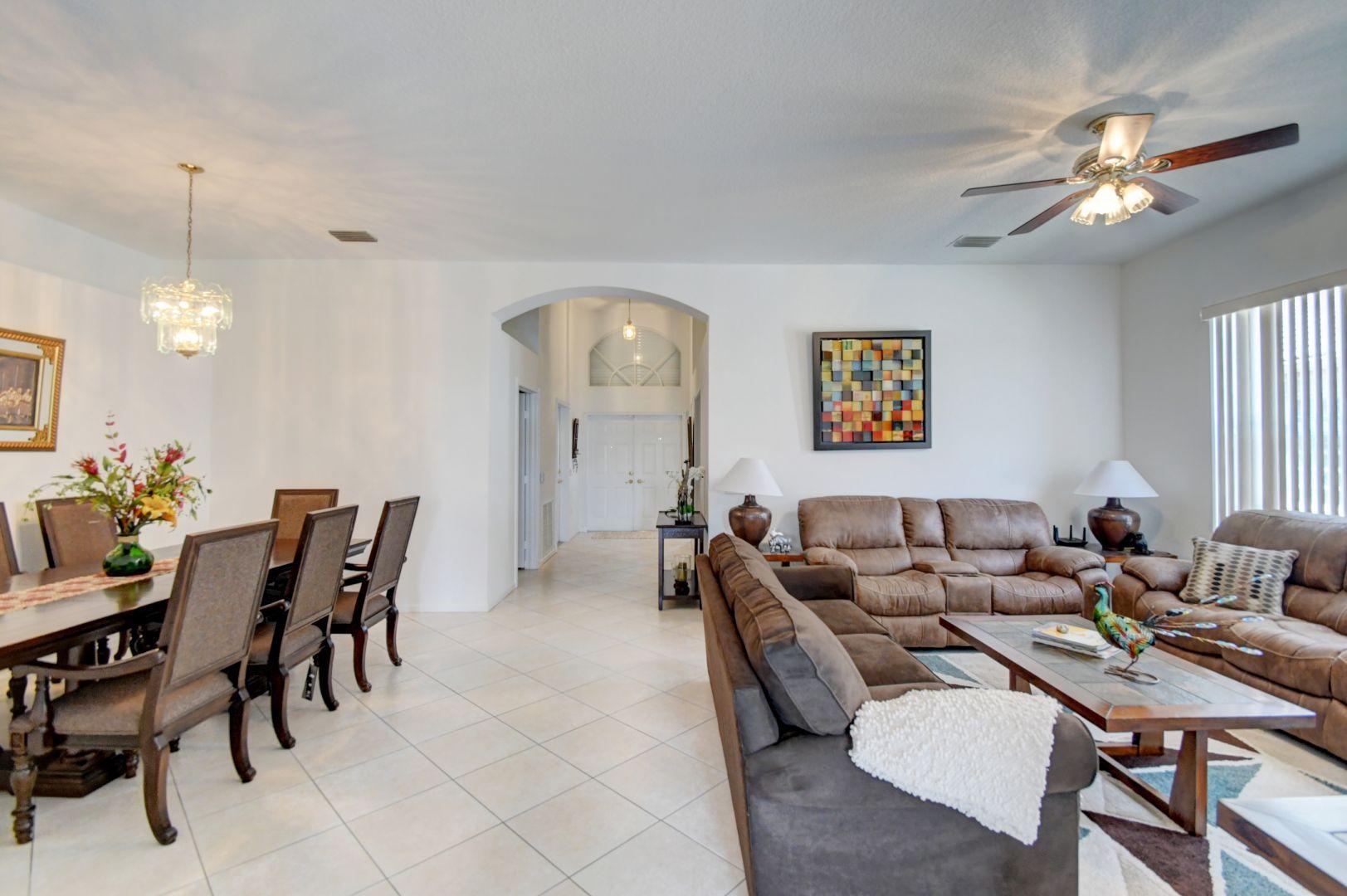 VALENCIA LAKES - Residential