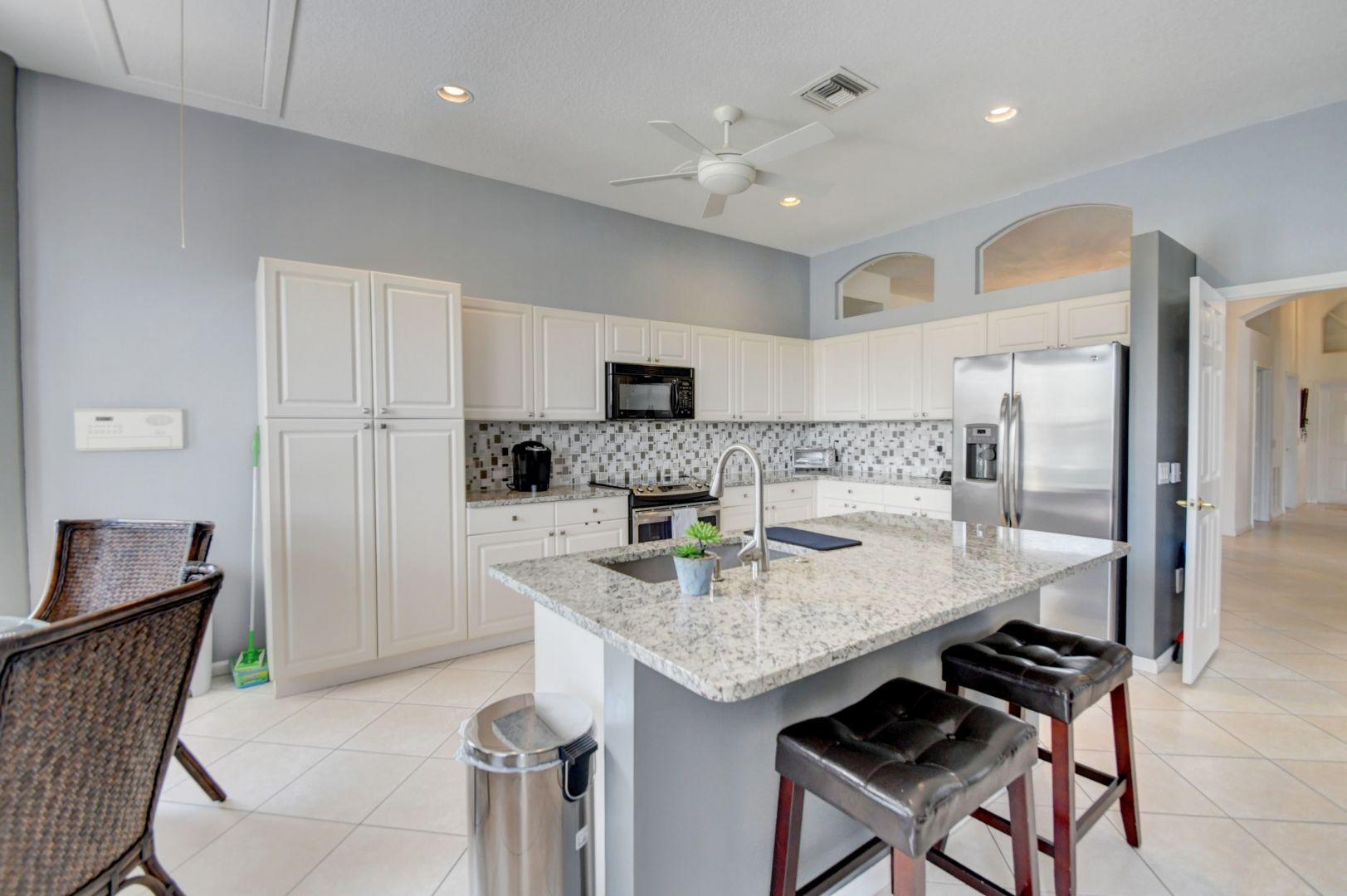 VALENCIA LAKES - Residential