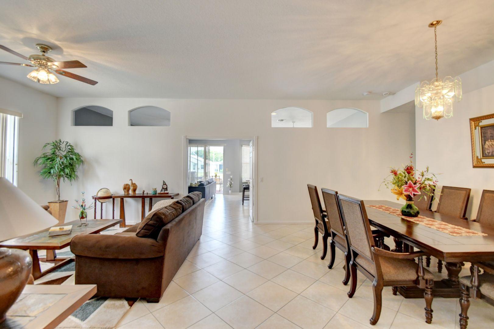 VALENCIA LAKES - Residential