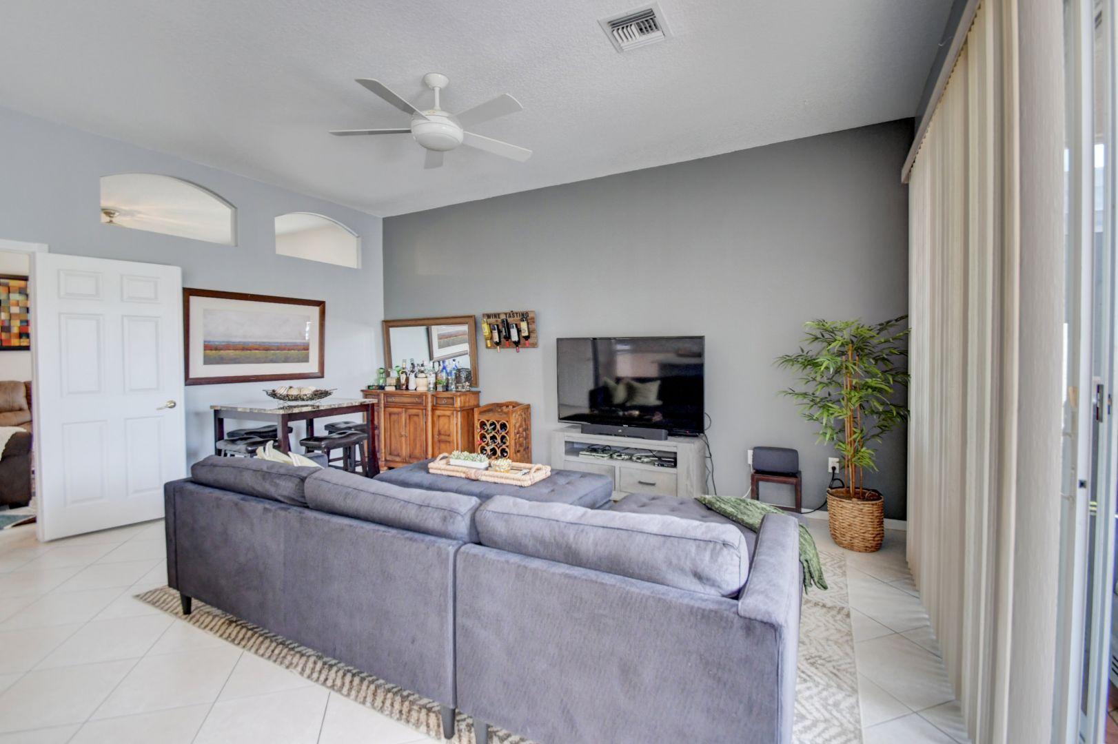 VALENCIA LAKES - Residential