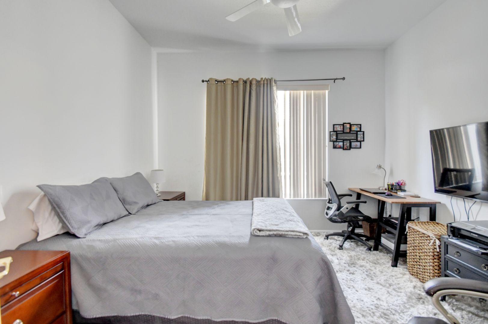 VALENCIA LAKES - Residential