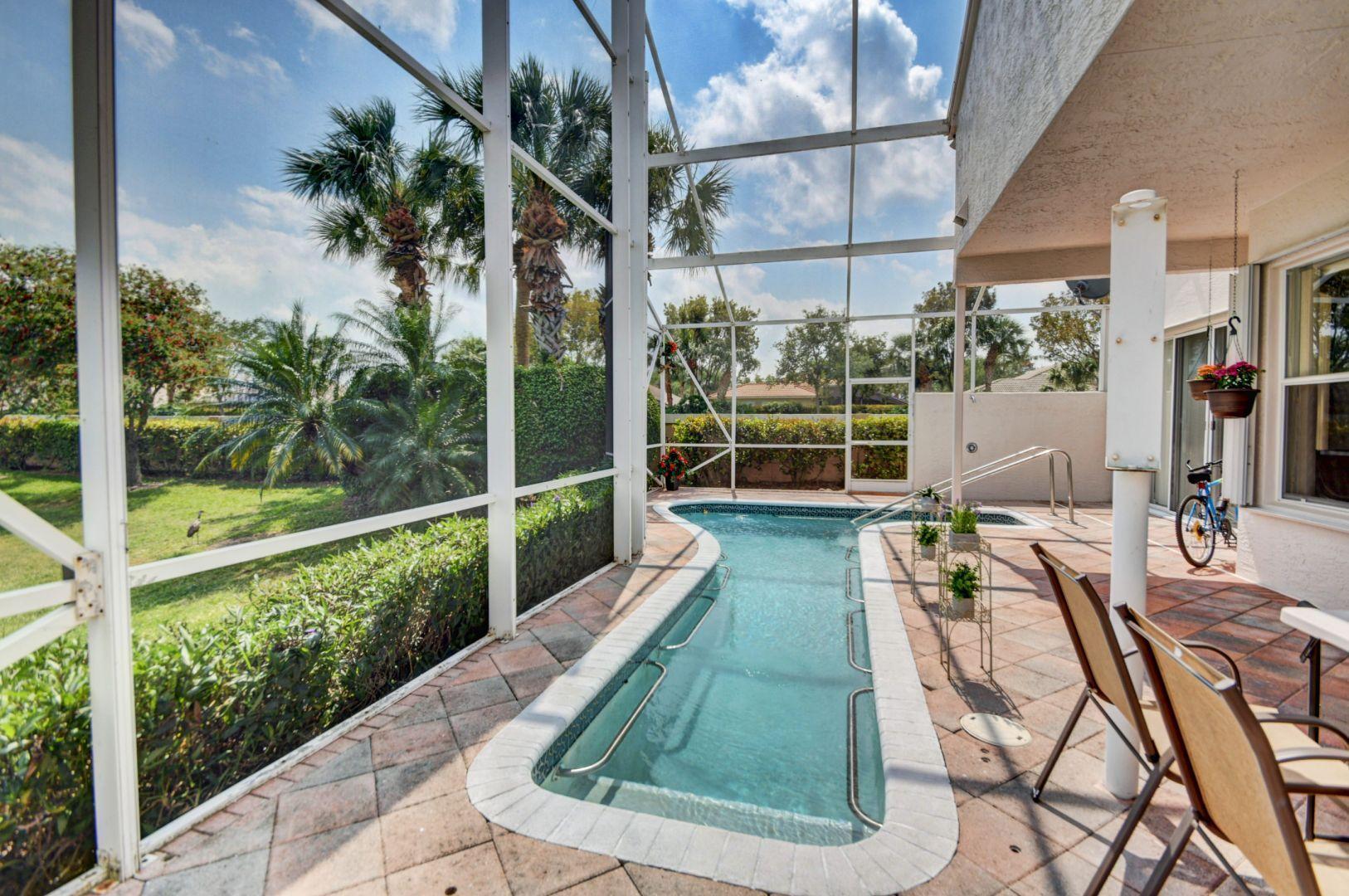 VALENCIA LAKES - Residential