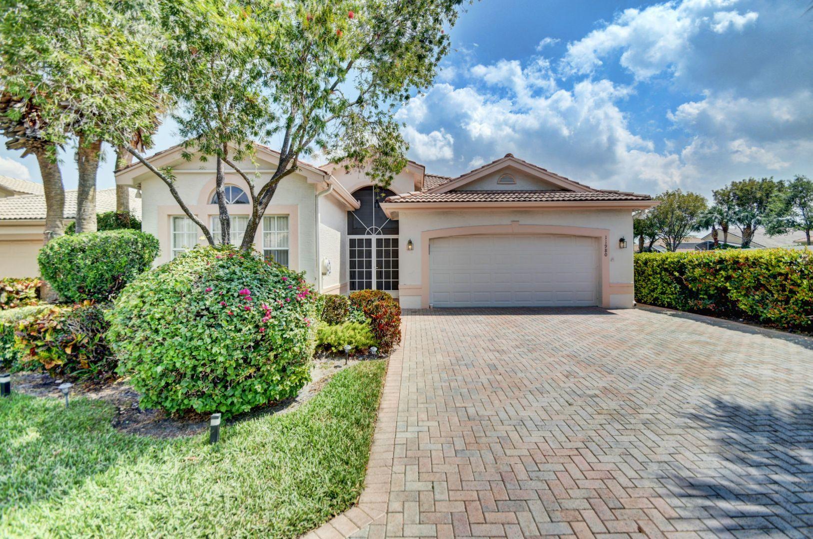 VALENCIA LAKES - Residential