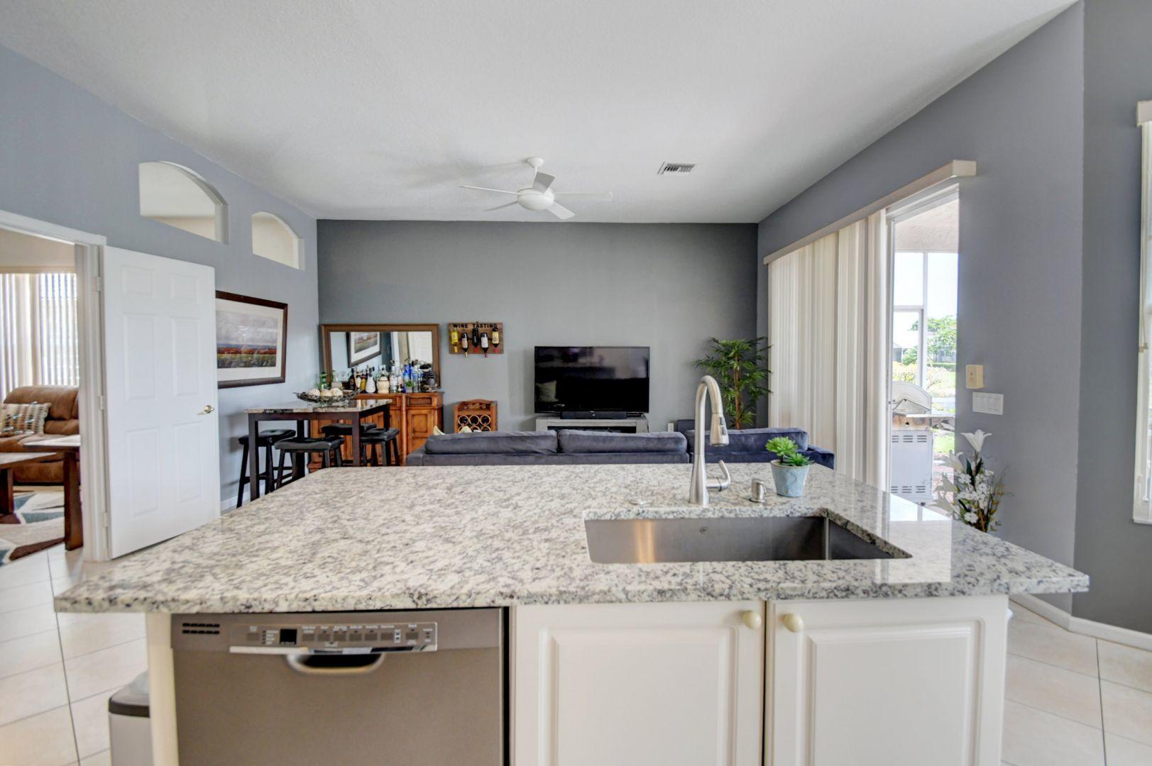 VALENCIA LAKES - Residential