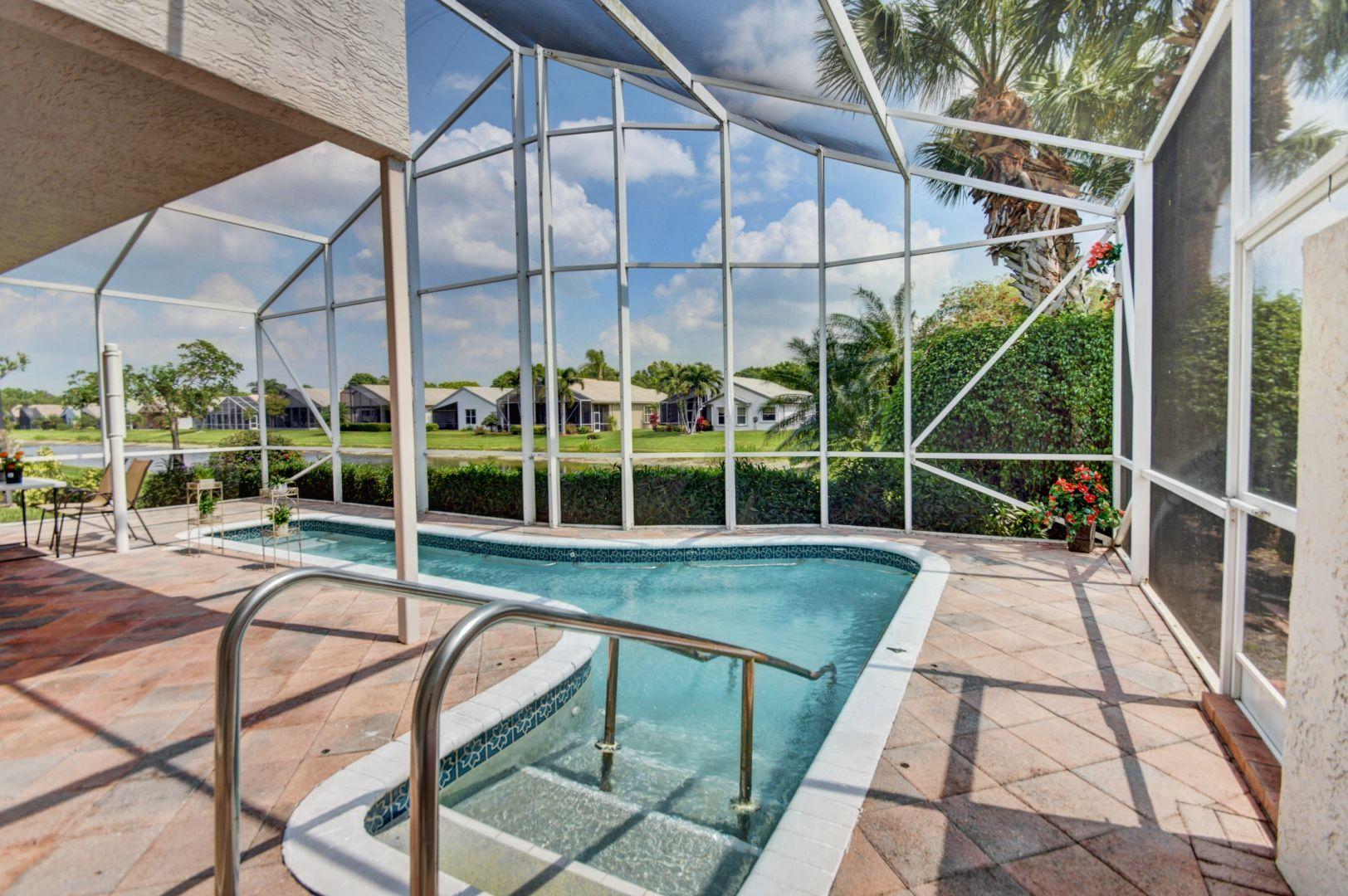 VALENCIA LAKES - Residential