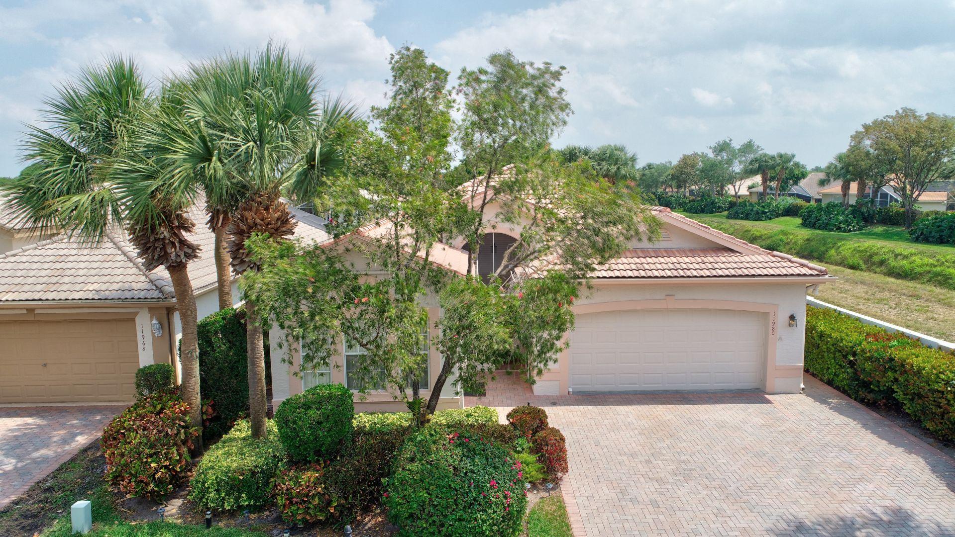 VALENCIA LAKES - Residential