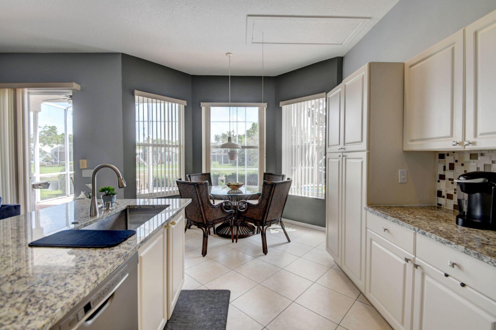 VALENCIA LAKES - Residential