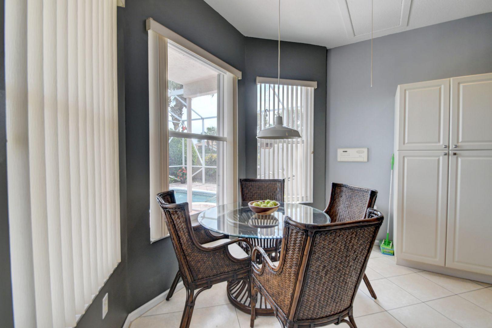 VALENCIA LAKES - Residential