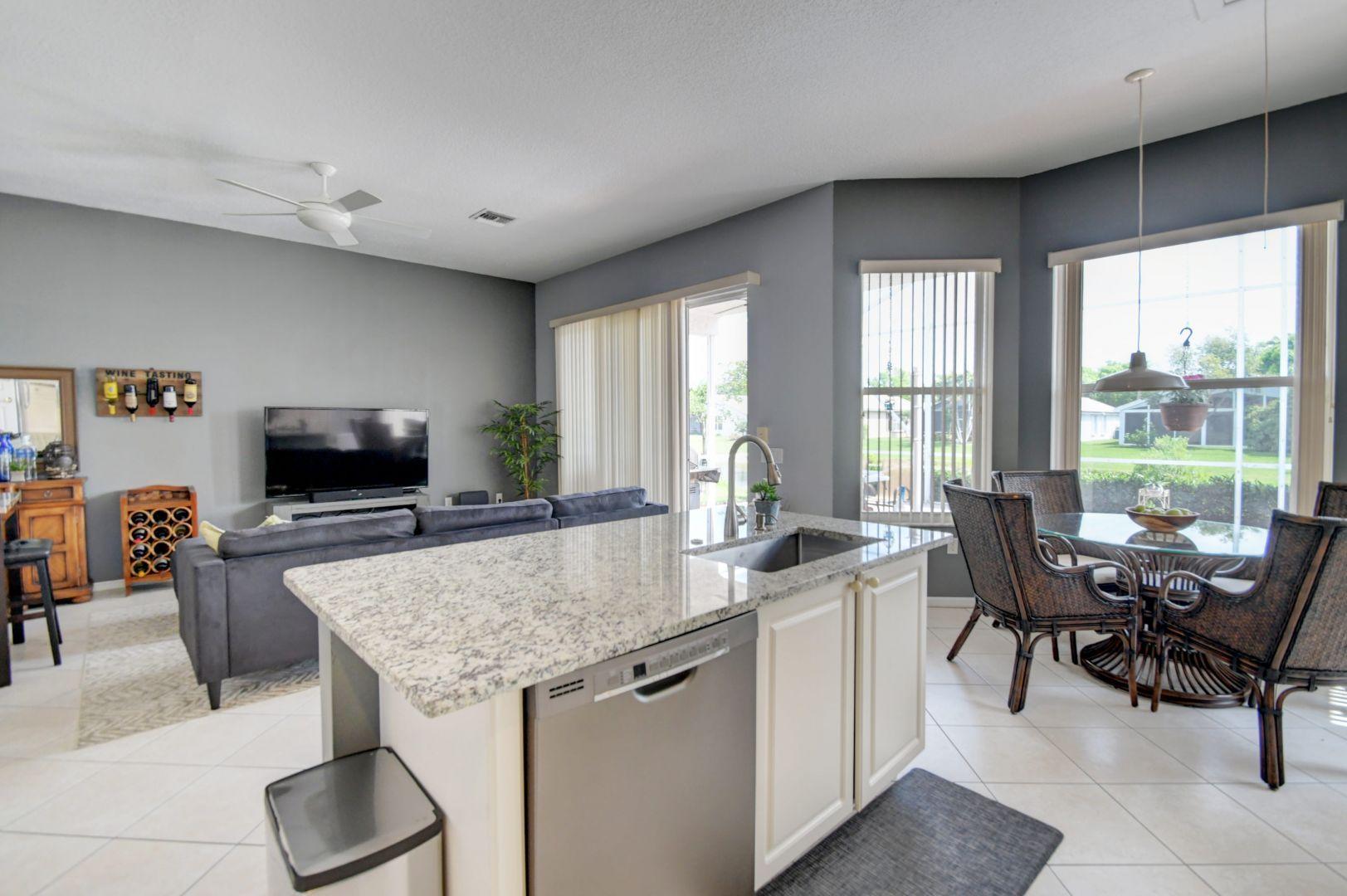 VALENCIA LAKES - Residential