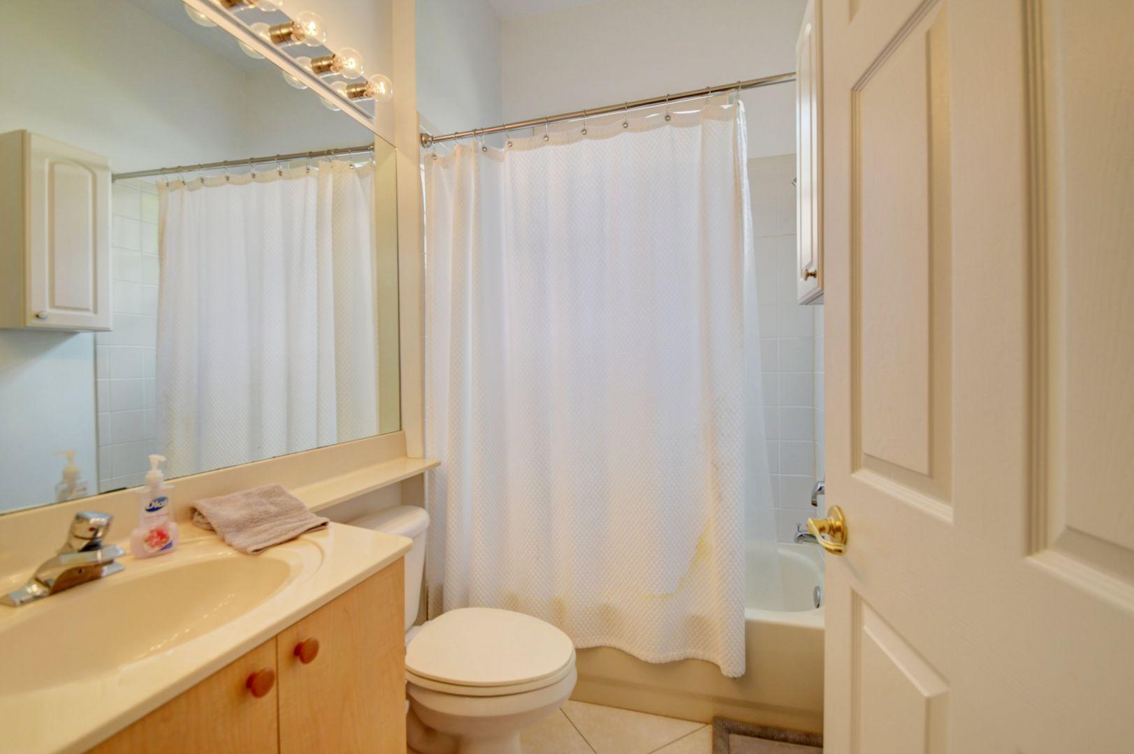 VALENCIA LAKES - Residential