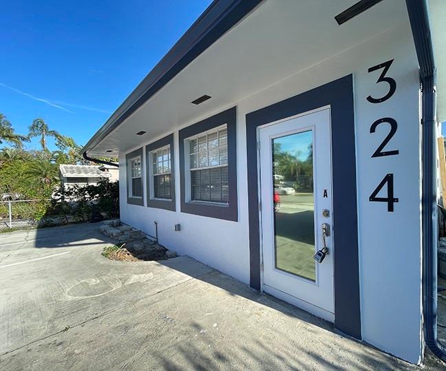 All Inclusive - Utilities and Fully Furnished. Newly Renovated Home in Prime Ft. Lauderdale Location – Available Now to Rent! After months of meticulous renovations, this spacious apartment home is ready for its first long-term tenants! Located in the highly sought-after Croissant Park neighborhood, in the City of Fort Lauderdale, this home is perfect for professionals looking for comfort, convenience, quiet accommodation and in a prime location.
Just across from the park, 3 minutes away from the airport, 2 minutes away from Port Everglades Cruise Terminals, 7 minutes from Las Olas, 5mins away from Broward Health Medical Center and 10 minutes from Fort Lauderdale Beach.
Move-in Ready - Rental Term: minimum of 2 months