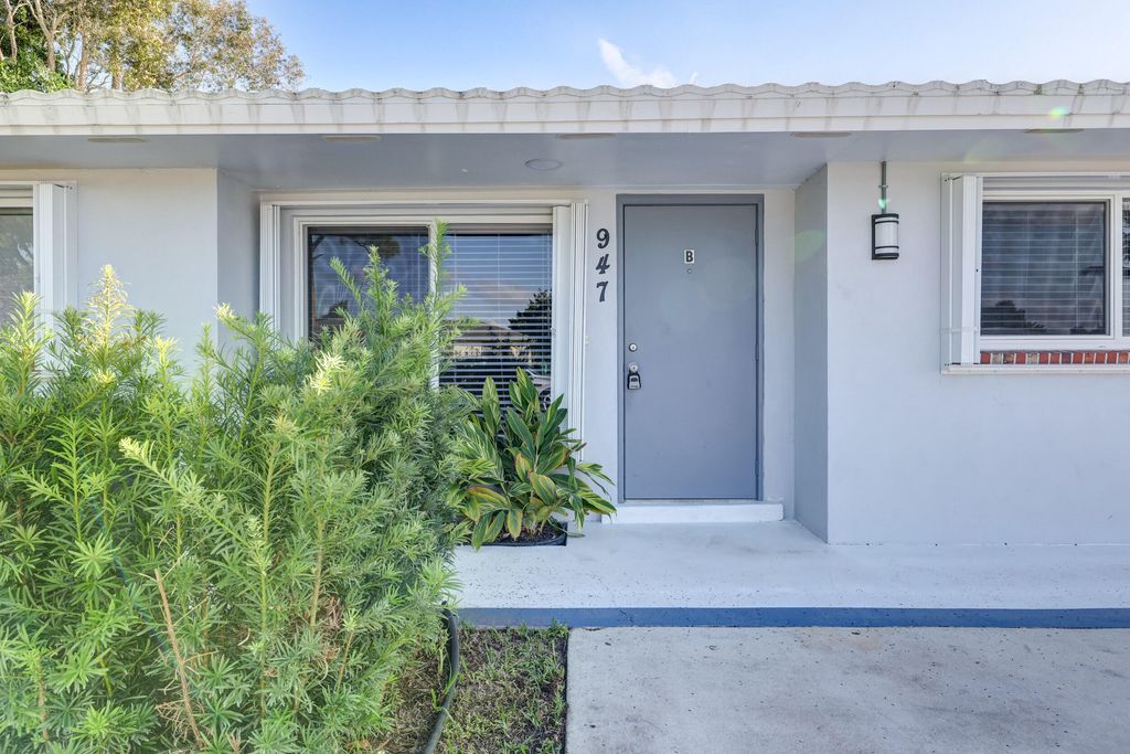 Photo of 947 Fra Mar Place #B, Fort Pierce, FL 34982 (MLS # R11004123)