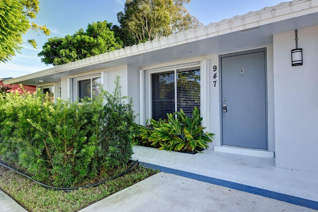 Photo of 947 Fra Mar Place #B, Fort Pierce, FL 34982 (MLS # R11004123)