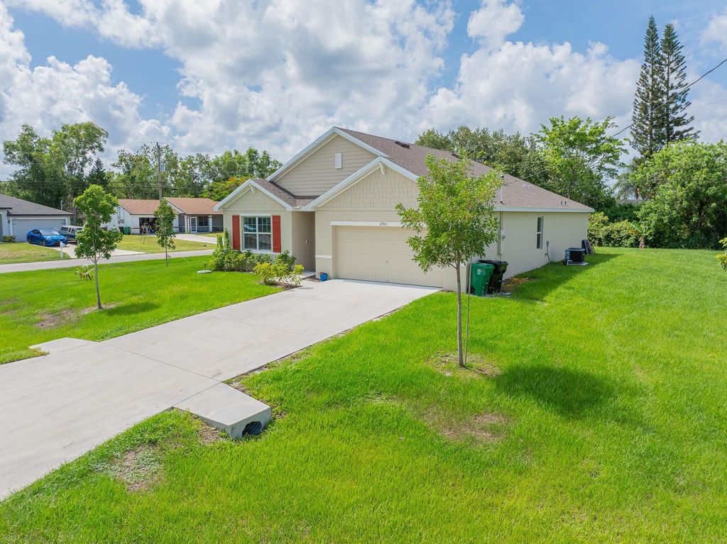 Photo of 2901 SW Boxwood Circle, Port Saint Lucie, FL 34953 (MLS # F10507264)