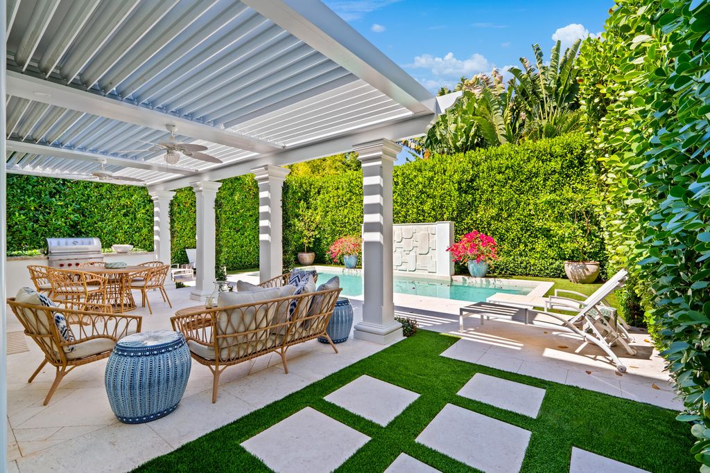 Photo of 449 Australian Avenue, Palm Beach, FL 33480 (MLS # B26003453)