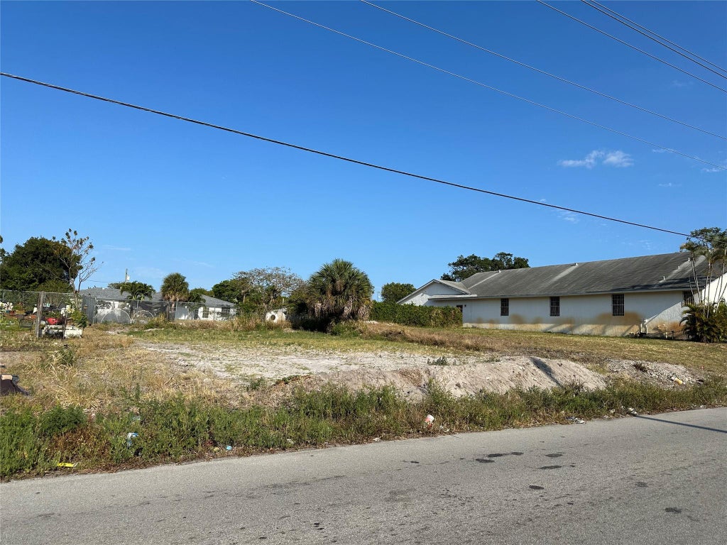 Photo of 432 NW 1st Terrace, Deerfield Beach, FL 33441 (MLS # F10439170)