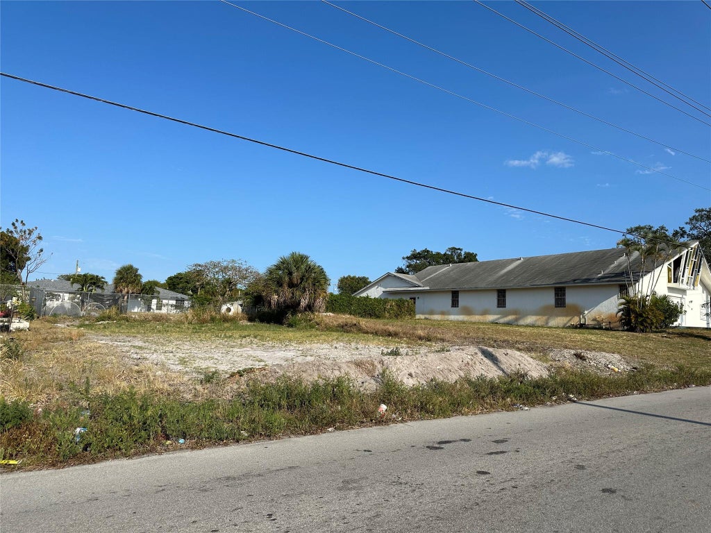 Photo of 432 NW 1st Terrace, Deerfield Beach, FL 33441 (MLS # F10439170)