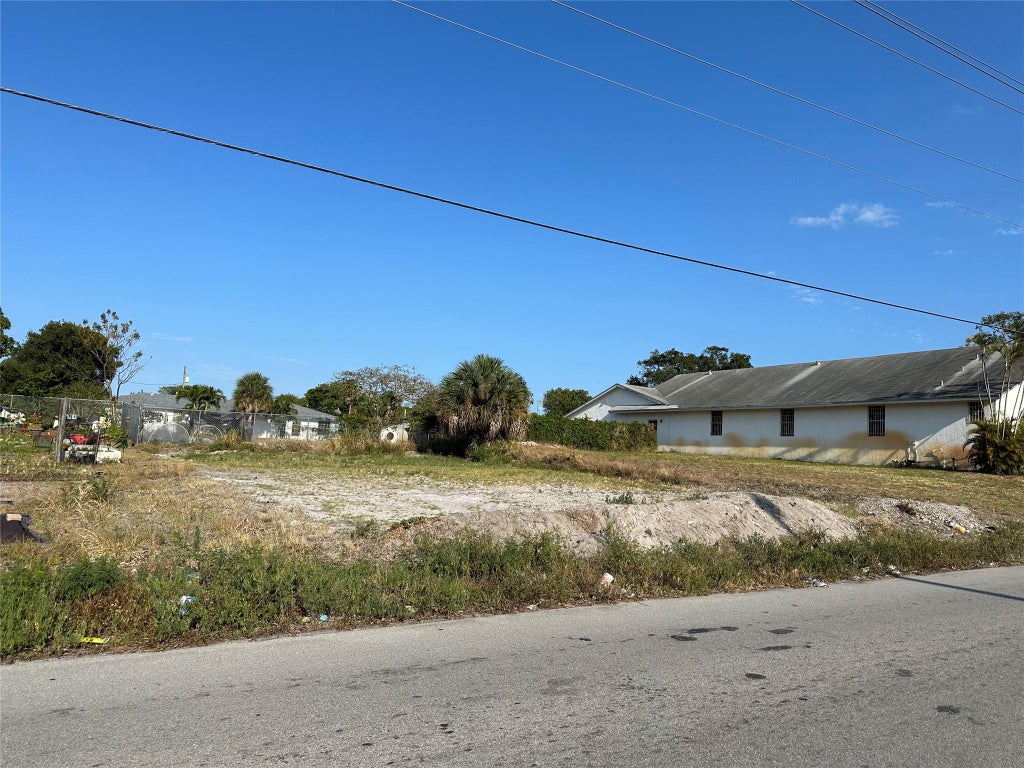 Photo of 432 NW 1st Terrace, Deerfield Beach, FL 33441 (MLS # F10439170)