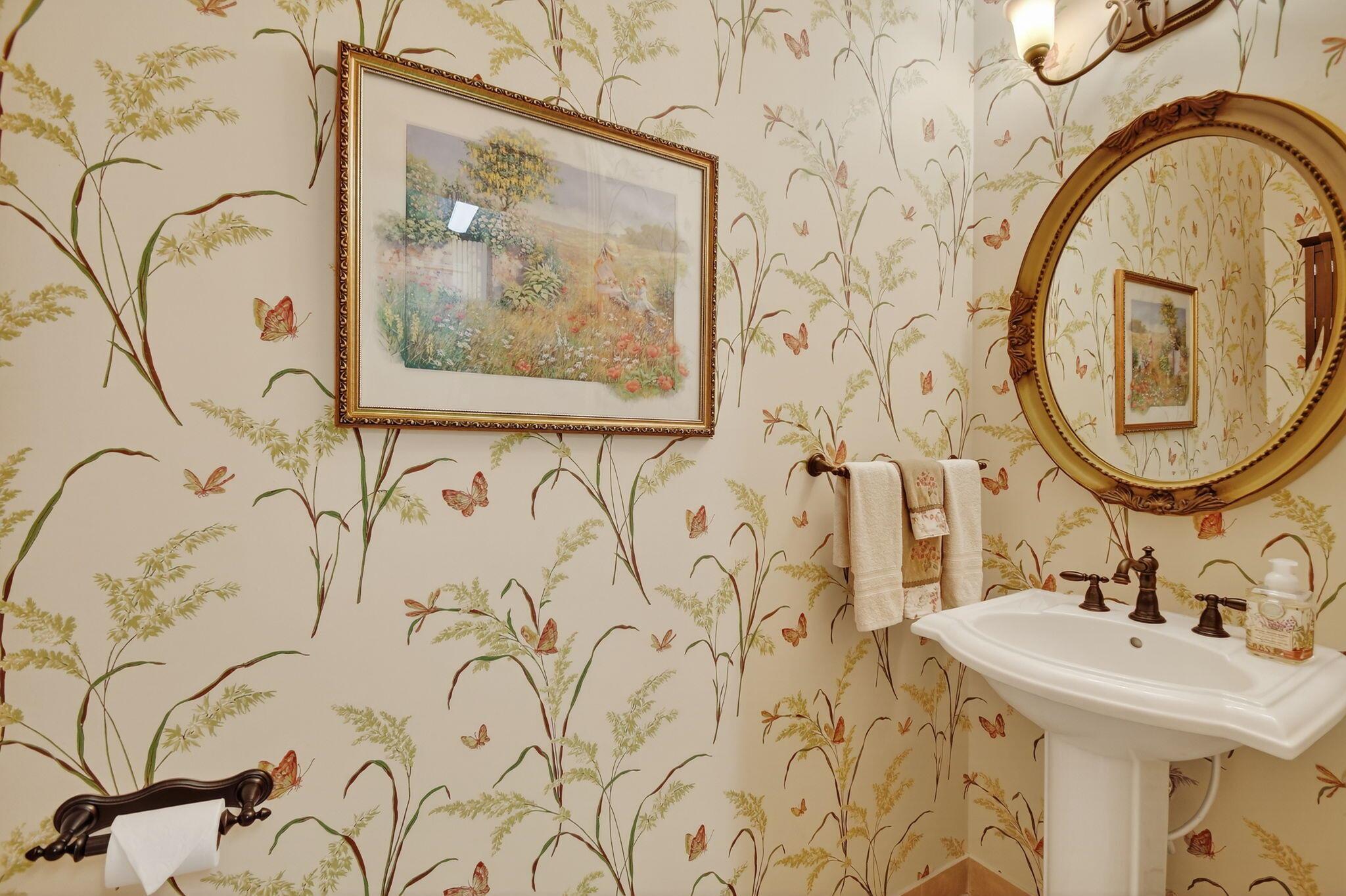 VALENCIA POINTE 1 - Residential