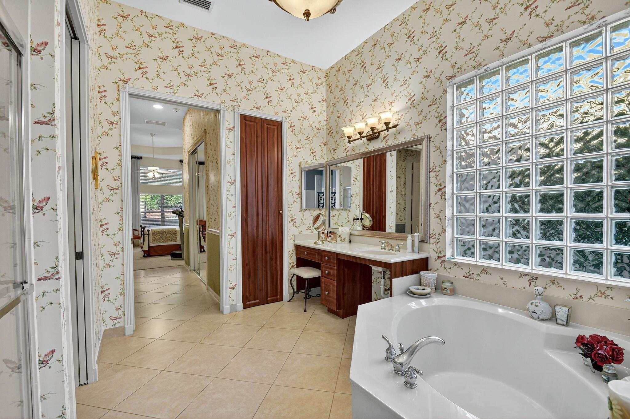 VALENCIA POINTE 1 - Residential