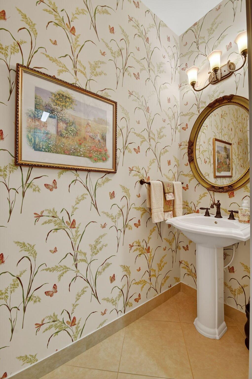 VALENCIA POINTE 1 - Residential