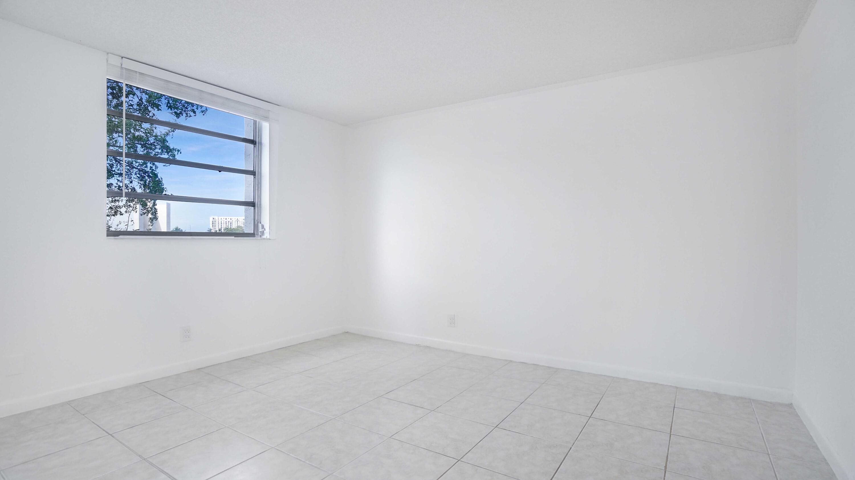 MEADOWBROOK LAKES - Residential Lease