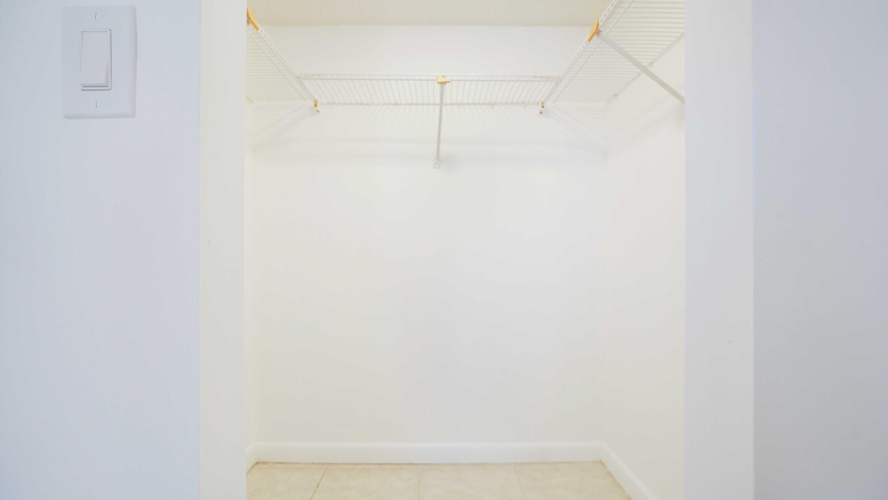 MEADOWBROOK LAKES - Residential Lease