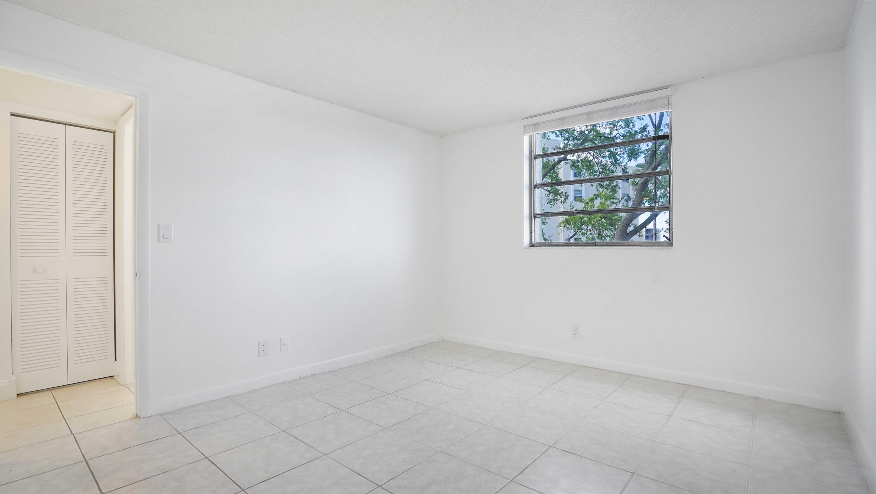 MEADOWBROOK LAKES - Residential Lease