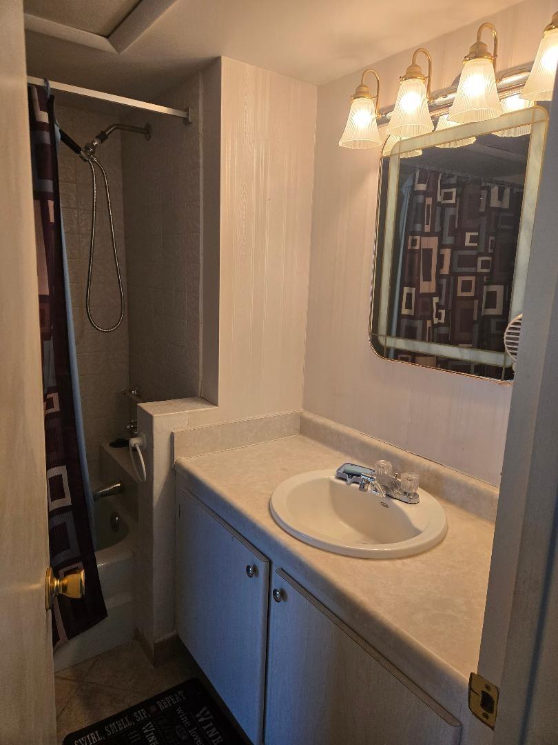 Oakland Grove Village Con - Residential Lease