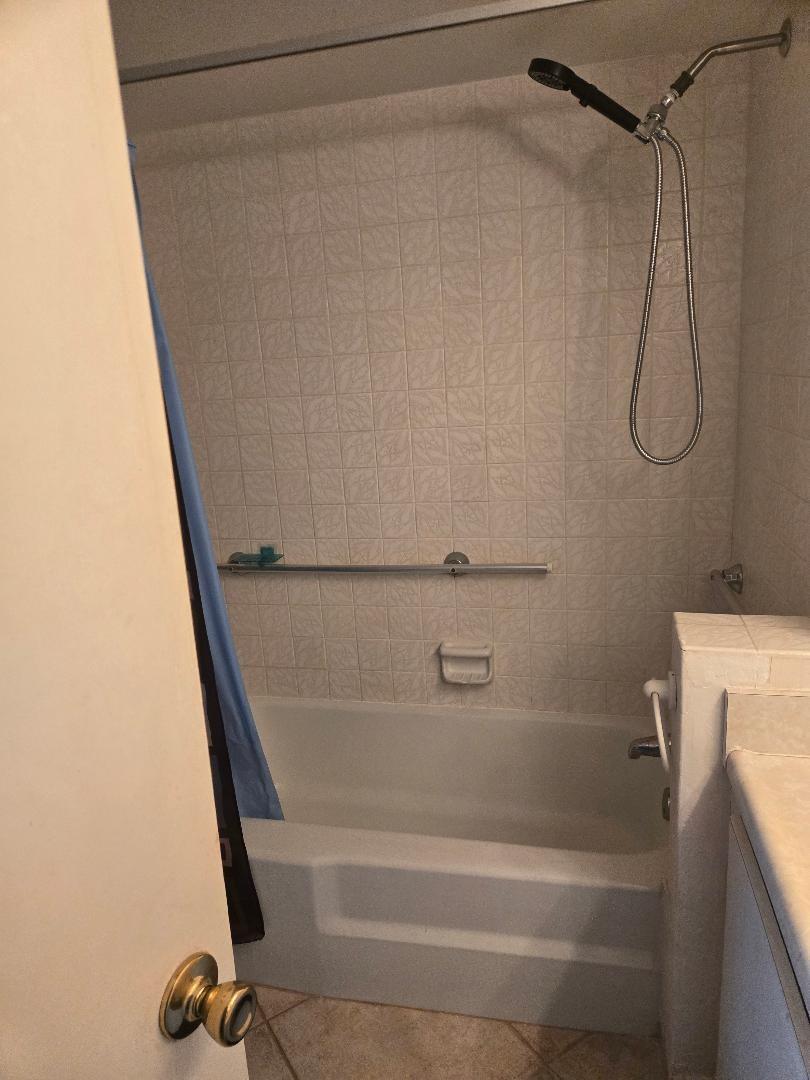 Oakland Grove Village Con - Residential Lease