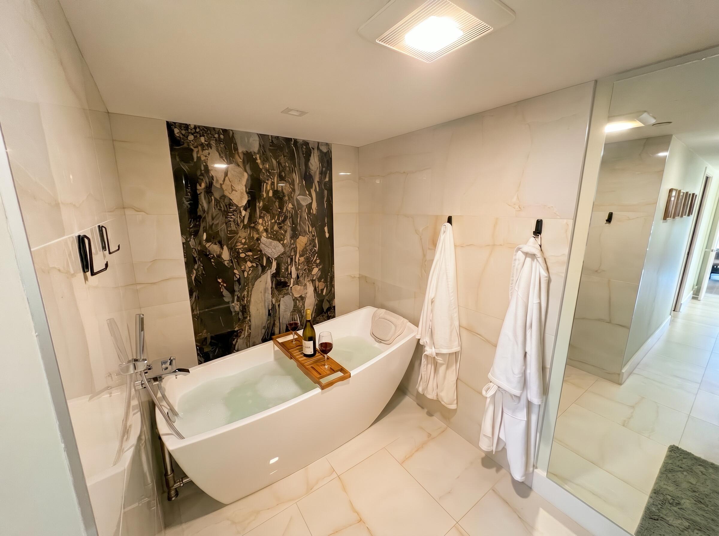 OLD PORT COVE LAKE POINT TOWER CONDO - Residential