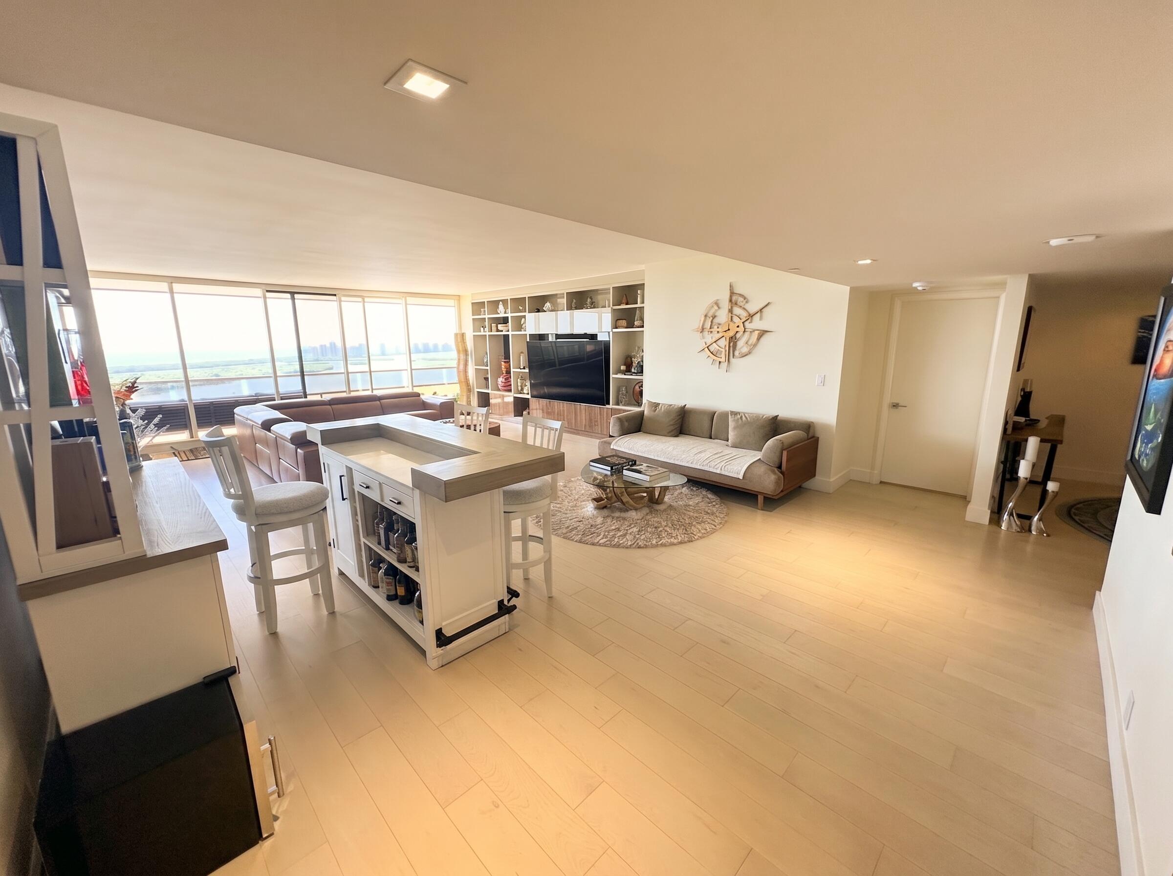 OLD PORT COVE LAKE POINT TOWER CONDO - Residential